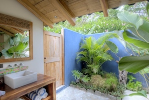 Batik Casita garden bathroom