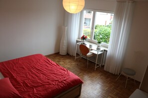 Schlafzimmer 1