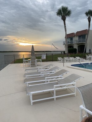 Intercoastal layout deck poolside
