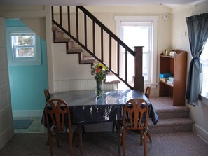 dining room/eating area