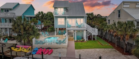 Swim, Putt, Fish, Paddle, Grill, Relax in the backyard or walk to beach!