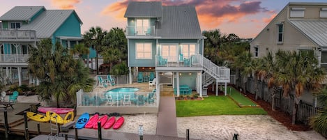 Swim, Putt, Fish, Paddle, Grill, Relax in the backyard or walk to beach!