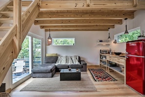 Living Area | Chaise Sofa | Smart TV | A/C