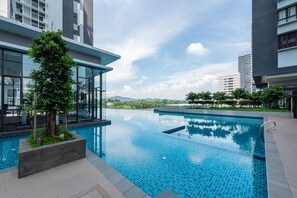 Indulge yourself with awesome view at infinity pool