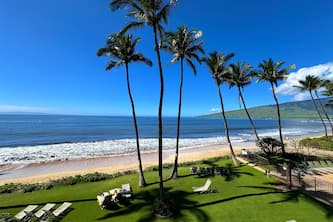 Stunning *BEACHFRONT*Condo will FULL Ocean Views!