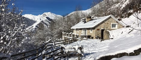 le chalet l'hiver , facilement accessible malgré tout :)