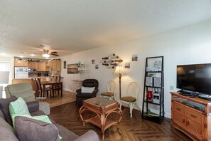 Spacious living, dining and kitchen area