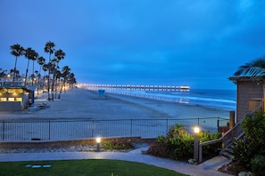 The ocean and pier views from Coastal Cottage are especially spectacular at Twilight!