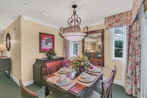 1589 Heritage Court (5).jpg