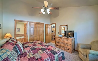 Branson West Lodge 2BD 2BA Sleeps 6 -3 Miles to Silver Dollar City!