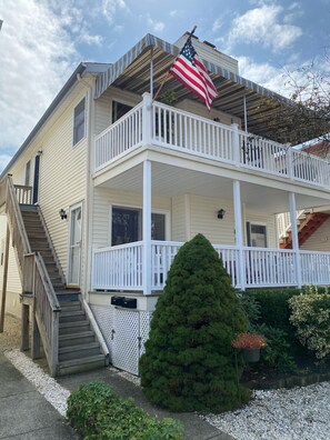 Steps to 2nd floor 