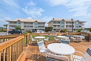 Great Sundeck for Lounging