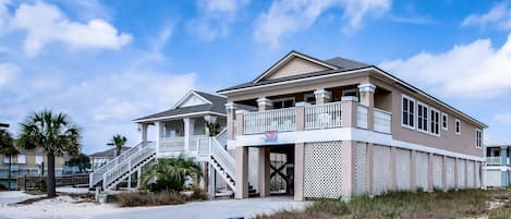 Welcome to Sandy Toes - 436 Harbor Light Circle, also known as "Sandy Toes" is a 4 bedroom, 4 + 1/2 bath house that is waiting for you to come enjoy. It offers a communal pool, tennis court and just steps away from the beach for lots of fun in the sun!!!