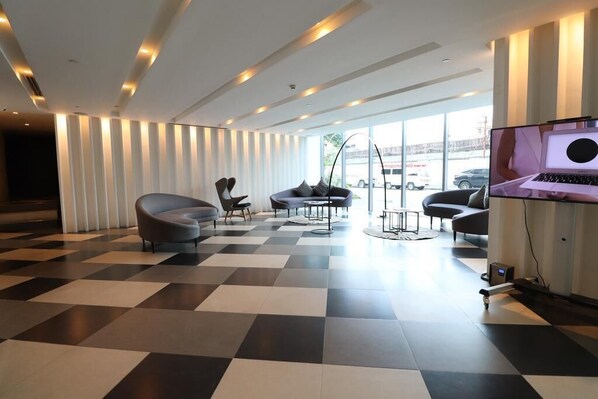 Sutherland Tower Lobby
