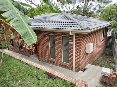 Cute and Quiet Flat at Elanora Heights