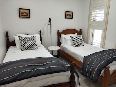 Cute and Quiet Flat at Elanora Heights