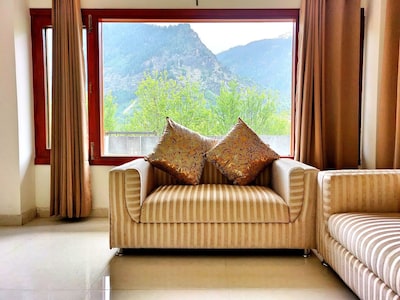 G Villas- Luxurious Cottage with beautiful mountain view 2