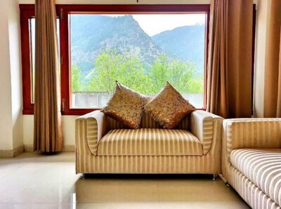 G Villas- Luxurious Cottage with beautiful mountain view 4