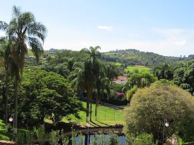 Flat em área verde com serviço de hotel - 1 suite