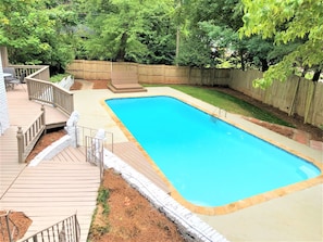 Pool ONLY OPEN last weekend of Apr -> end of Sep, HotTub open ALL YEAR ROUND