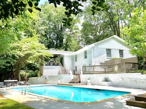 Pool ONLY OPEN last weekend of Apr -> end of Sep, HotTub open ALL YEAR ROUND