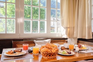 Breakfast area