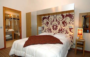 Get a good night's sleep in the master bedroom on the Double bed.