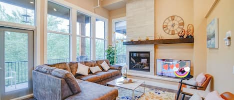 mountain view living room with balcony and patio
