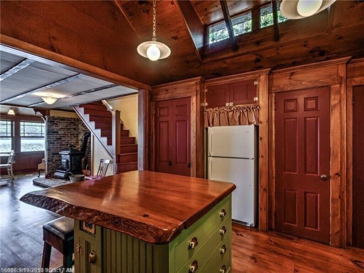 Beautifully renovated cottage on quiet lake