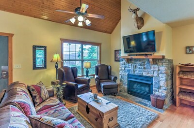 Country Bear Cabin 1 BD 1.5 BA Near Silver Dollar City & Branson Strip Sleeps 4