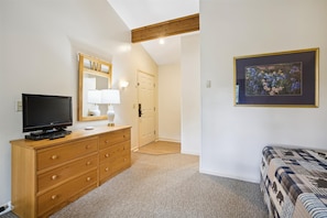 Plenty of space to place your clothes.