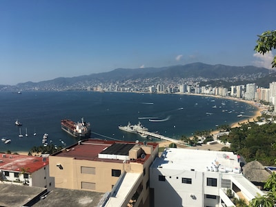 Increíbles vistas de la bahía de Acapulco con brisas durante todo el día.