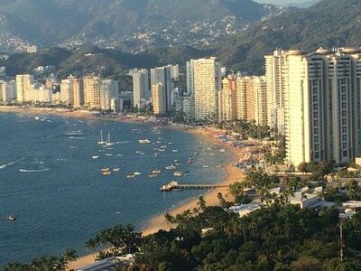 Increíbles vistas de la bahía de Acapulco con brisas durante todo el día.