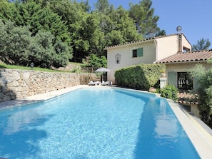 The infinity pool blends ample sunshine with shade from an overhanging oak tree