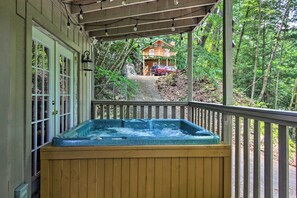 Deck | Private Hot Tub