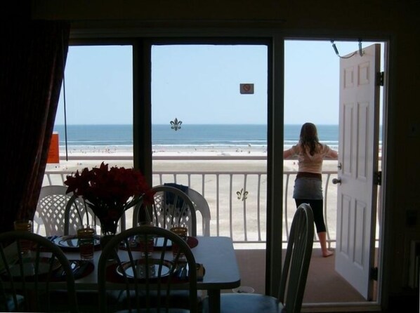 SPECTACULAR  OCEAN FRONT VIEWS FROM YOUR LIVING ROOM OR BALCONY