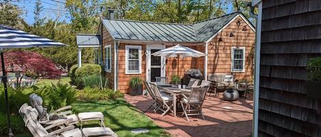 Main patio lounge/entertainment area. Main cottage & smaller detached cottage.