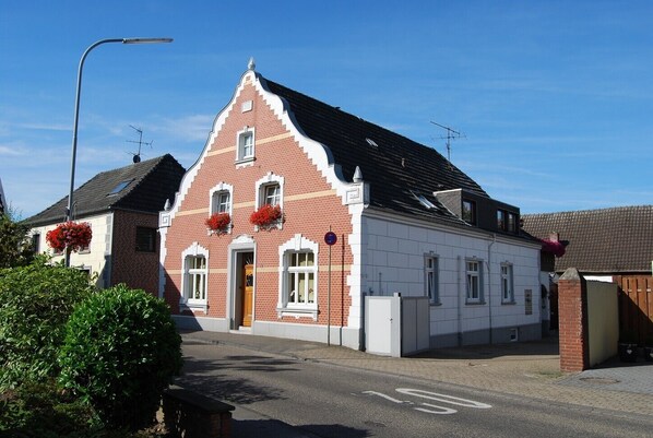 Denkmalgeschütztes Haus der Ferienwohnung-Walbeck