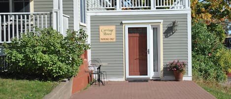 Carriage House DTN Bayfield. Sleeps 4, private parking. 1688291