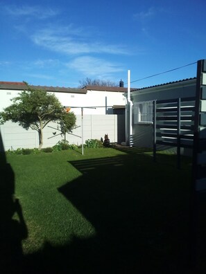 Garden/grass in front of flatlet