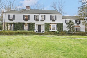 Front of House facing Round Hill Rd.