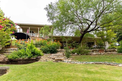 Riverfront Home in Downtown Kerrville at the Park