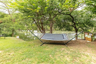 Riverfront Home in Downtown Kerrville at the Park