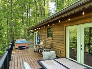 The deck has been updated 2021 to Trex and outdoor string lights 