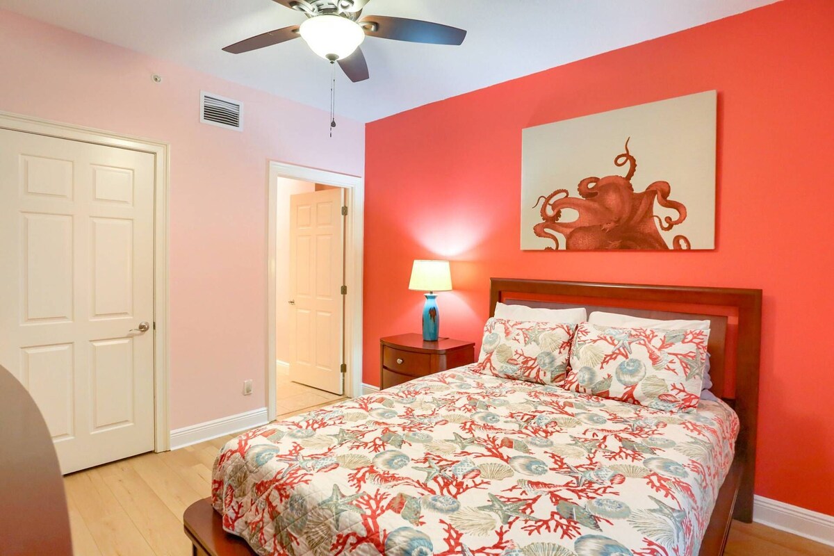 Waterfront Family Friendly Beauty, Gourmet Kitchen, Huge Balcony, Pool, 3 Full Bath-304 Bay Harbor