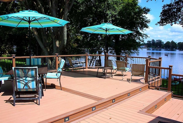 The gorgeous deck!