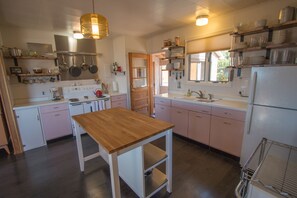 Kitchen with lower retro cabinets and new open upper shelving design