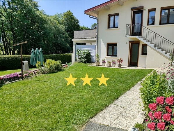 Situé ici au rez-de-jardin