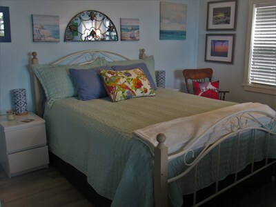 Romantic, oceanfront newly renovated luxury cottage at a beach and near Halifax