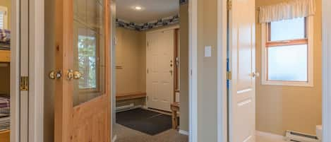 Very Large Entryway with Lots Space 